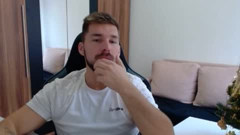 darius_94 online show from November 30, 2025, 7:56 am