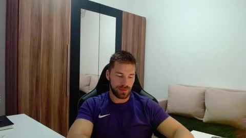 darius_94 online show from January 14, 2026, 5:24 am