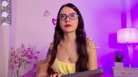 dark_angell77 online show from April 8, 2026, 11:10 am