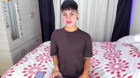 Snapshot of dark_lucky chatting on December 23, 2025, 1:03 am Juanito online show from December 23, 2025, 1:03 am