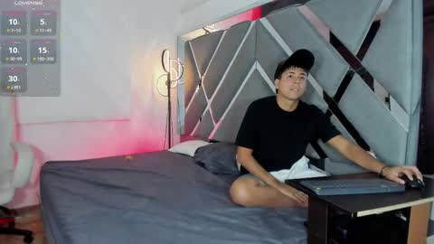 Aron - Megan  online show from March 5, 2025, 5:08 pm