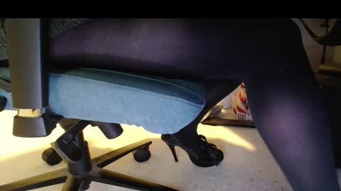 darkestme online show from February 5, 2026, 11:59 am