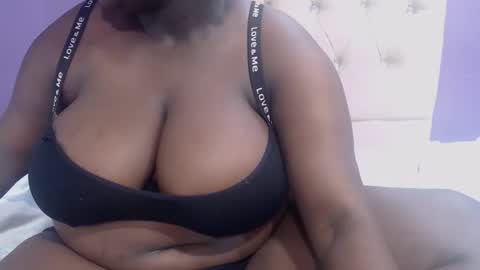 Snapshot of darkgiantmelanin chatting on April 14, 2026, 9:54 pm darkgiantmelanin online show from April 14, 2026, 9:54 pm