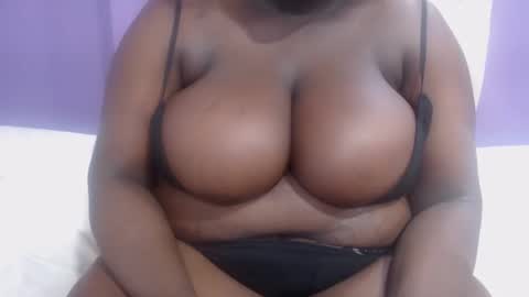 Snapshot of darkgiantmelanin chatting on April 21, 2026, 1:42 am darkgiantmelanin online show from April 21, 2026, 1:42 am