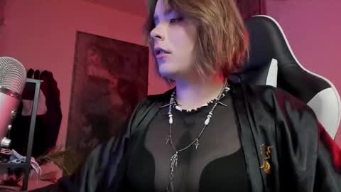 Miss Tailor  online show from October 27, 2025, 3:49 pm