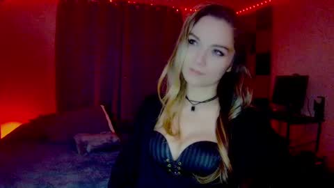 Snapshot of darkskullmistress chatting on September 17, 2025, 1:51 am roseredgoddess online show from September 17, 2025, 1:51 am