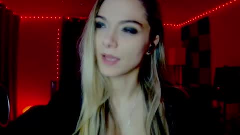 Snapshot of darkskullmistress chatting on November 7, 2025, 4:01 am roseredgoddess online show from November 7, 2025, 4:01 am