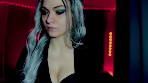 roseredgoddess online show from May 28, 2026, 3:26 am