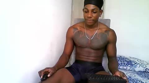 Snapshot of darktemp_ chatting on December 19, 2025, 11:39 am Darktemp online show from December 19, 2025, 11:39 am