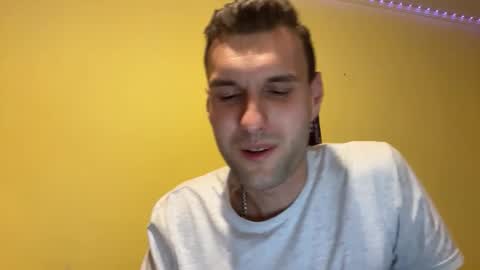 Snapshot of darktempt_ chatting on November 27, 2025, 8:33 pm Nick online show from November 27, 2025, 8:33 pm