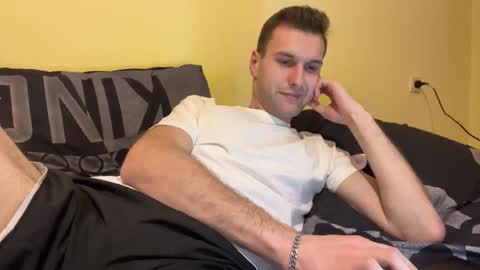 Snapshot of darktempt_ chatting on December 3, 2025, 8:18 pm Nick online show from December 3, 2025, 8:18 pm