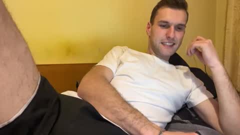 Snapshot of darktempt_ chatting on December 5, 2025, 8:38 pm Nick online show from December 5, 2025, 8:38 pm