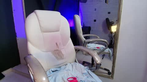 Snapshot of darlingbdsm_ chatting on January 13, 2025, 8:04 pm Darling online show from January 13, 2025, 8:04 pm