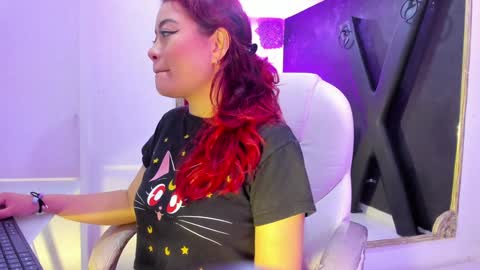 Snapshot of darlingbdsm_ chatting on February 4, 2025, 12:55 pm Darling online show from February 4, 2025, 12:55 pm