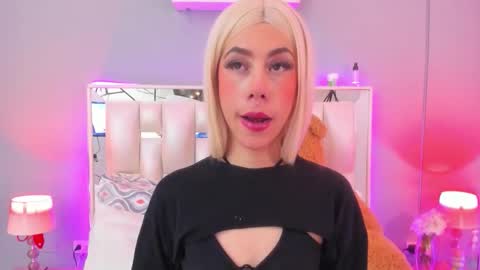 darlyn_tenderhot__ online show from October 12, 2025, 11:15 pm