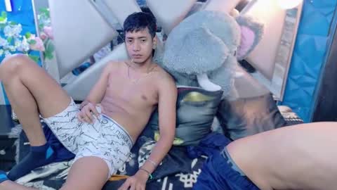 darwinandbrayan online show from December 4, 2025, 4:00 am