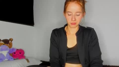 Dafne online show from March 18, 2026, 2:04 am