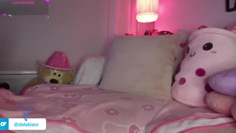 Snapshot of datekiara chatting on December 8, 2024, 5:29 am Kiara online show from December 8, 2024, 5:29 am