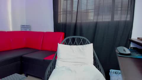 angel online show from September 21, 2025, 9:49 pm