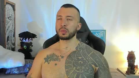 DAVE MAX online show from November 4, 2025, 11:04 pm