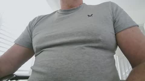 davesu12345 online show from May 20, 2026, 10:32 am