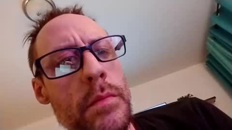 Snapshot of david1982yesyes chatting on April 1, 2026, 3:07 am david1982yesyes online show from April 1, 2026, 3:07 am