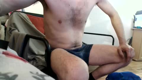 Snapshot of david1982yesyes chatting on April 19, 2026, 8:13 am david1982yesyes online show from April 19, 2026, 8:13 am