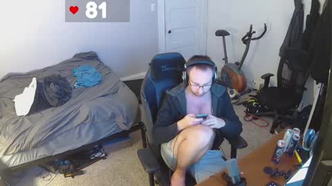 Snapshot of david_novabear chatting on December 7, 2024, 5:37 am David online show from December 7, 2024, 5:37 am