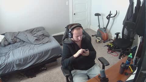 Snapshot of david_novabear chatting on December 7, 2024, 2:46 pm David online show from December 7, 2024, 2:46 pm