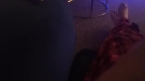 davidf75 online show from December 5, 2025, 8:01 am