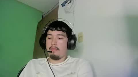 Snapshot of davidlasecuela chatting on February 15, 2026, 4:42 am DavidSkinny online show from February 15, 2026, 4:42 am