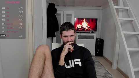 Snapshot of davidnowak chatting on December 23, 2024, 11:28 pm David online show from December 23, 2024, 11:28 pm