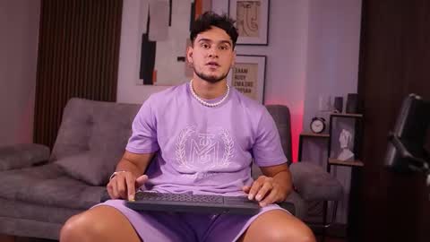 Snapshot of davies_brown chatting on November 5, 2025, 9:04 pm Davies brown schedule 12pm to 5pm col time online show from November 5, 2025, 9:04 pm