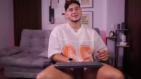 Snapshot of davies_brown chatting on November 14, 2025, 8:51 pm Davies brown schedule 12pm to 5pm col time online show from November 14, 2025, 8:51 pm