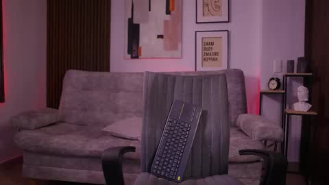 Snapshot of davies_brown chatting on November 16, 2025, 6:24 pm Davies brown schedule 12pm to 5pm col time online show from November 16, 2025, 6:24 pm