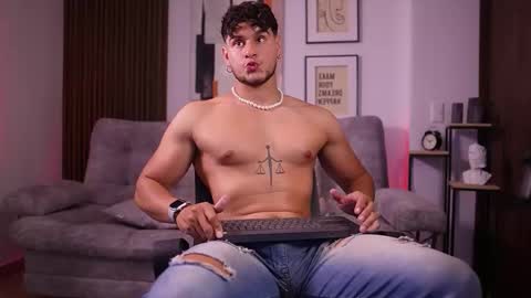 Snapshot of davies_brown chatting on November 22, 2025, 10:42 pm Davies brown schedule 12pm to 5pm col time online show from November 22, 2025, 10:42 pm