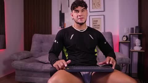 Snapshot of davies_brown chatting on November 23, 2025, 6:52 pm Davies brown schedule 12pm to 5pm col time online show from November 23, 2025, 6:52 pm