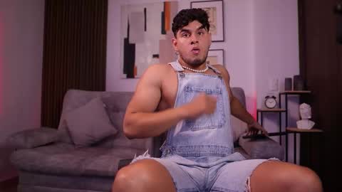 Snapshot of davies_brown chatting on November 26, 2025, 8:43 pm Davies brown schedule 12pm to 5pm col time online show from November 26, 2025, 8:43 pm