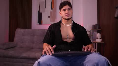 Snapshot of davies_brown chatting on December 15, 2025, 9:08 pm Davies brown schedule 12pm to 5pm col time online show from December 15, 2025, 9:08 pm