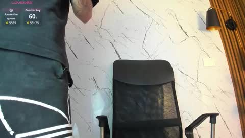 daviid_huge online show from November 24, 2025, 1:27 am