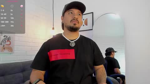 Snapshot of daviidevans chatting on December 22, 2025, 1:02 am David Evans online show from December 22, 2025, 1:02 am