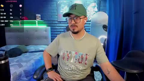 Snapshot of daviidevans chatting on July 10, 2026, 1:54 am David Evans online show from July 10, 2026, 1:54 am