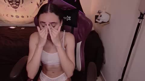 Snapshot of davina_heart chatting on December 16, 2025, 4:56 pm Davina online show from December 16, 2025, 4:56 pm