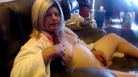 dawndoesall online show from April 16, 2026, 11:18 pm