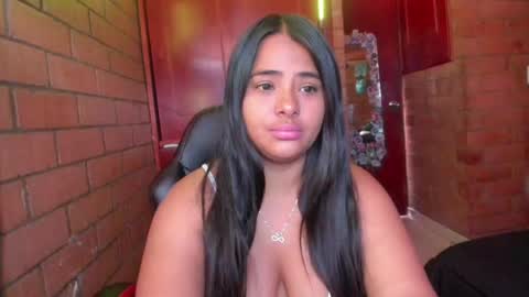 Snapshot of dayanasuarez17 chatting on August 4, 2026, 1:03 pm PAULA wh online show from August 4, 2026, 1:03 pm