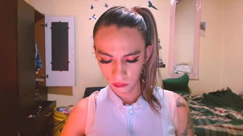 dayanna_01_ online show from May 16, 2026, 7:34 pm