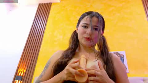 dayis_miller online show from February 20, 2026, 9:37 pm