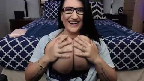 Snapshot of dear_rayna chatting on October 31, 2025, 12:00 am Rayna online show from October 31, 2025, 12:00 am