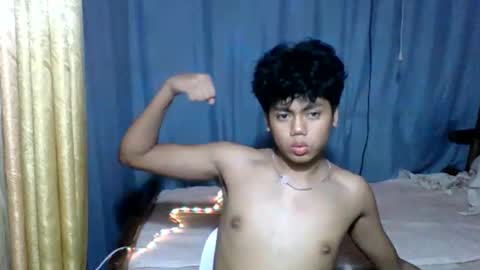 Snapshot of debbie_queen chatting on June 3, 2026, 6:35 pm debbie_queen online show from June 3, 2026, 6:35 pm