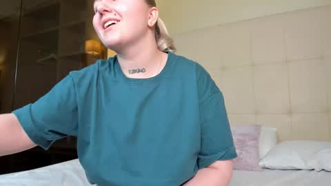 Debbie Mon Tue Fri Sun Sat GMT 3 1000am - 0400pm  online show from October 16, 2025, 5:36 pm